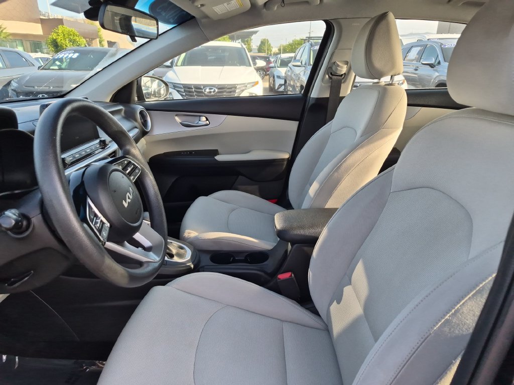 2023 Kia Forte LXS - Photo 15