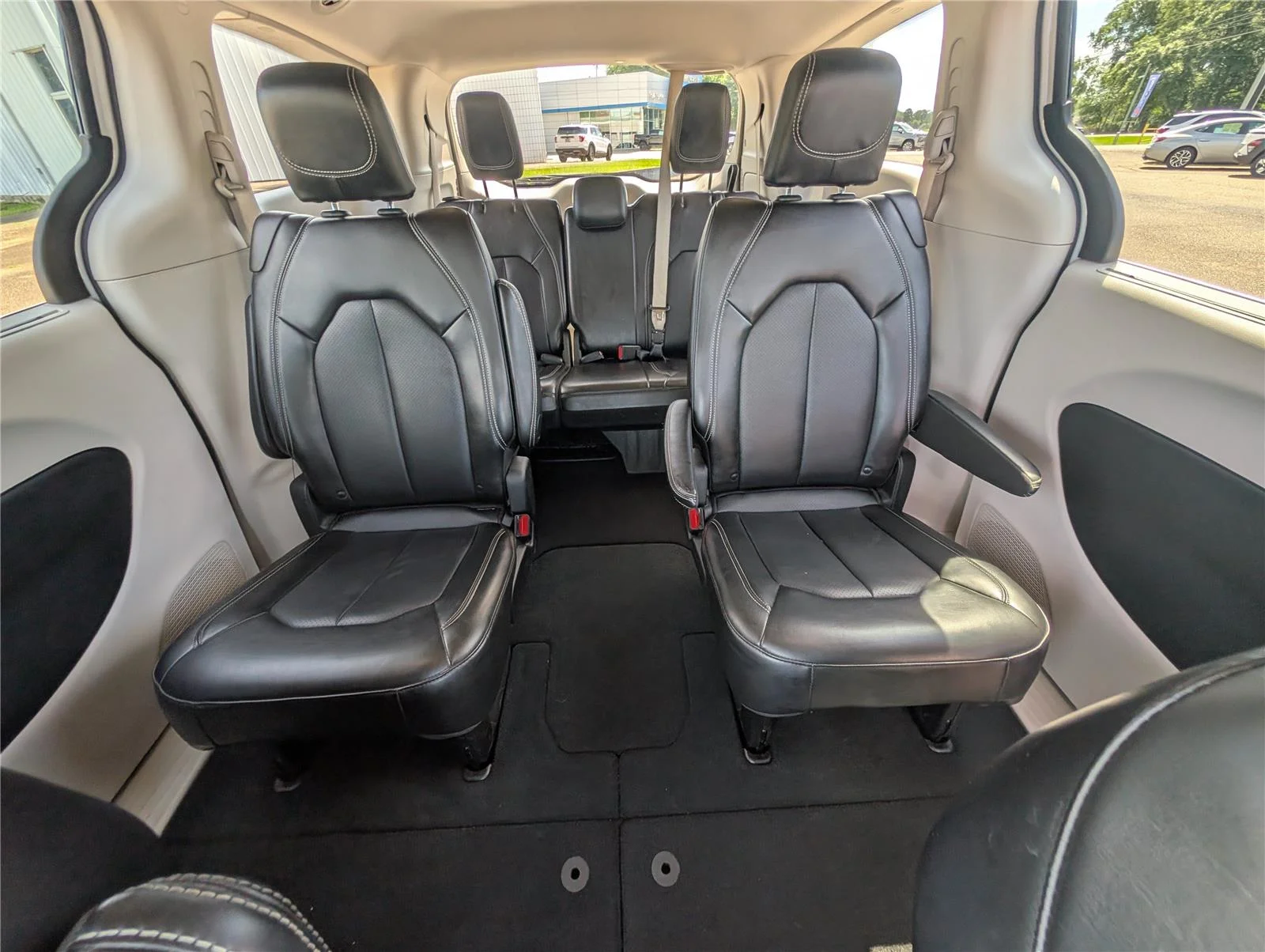 Used 2024 Bright White Clearcoat Chrysler Touring L image 36
