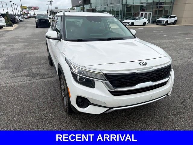 Used 2021 White Kia EX image 3