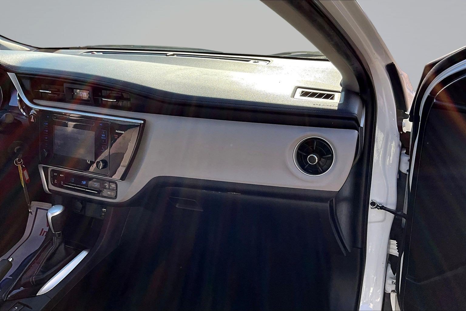 Used 2017 White Toyota LE image 24