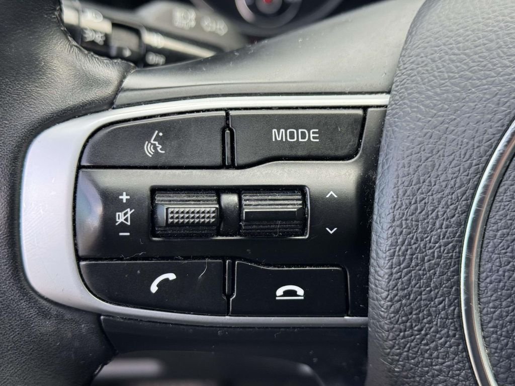 Used 2023 White Kia GT-Line image 19