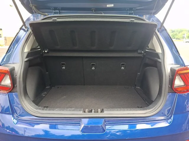 Used 2022 Blue Hyundai SE image 30