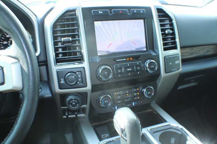 Used 2020 OXFORD WHITE Ford LARIAT image 11