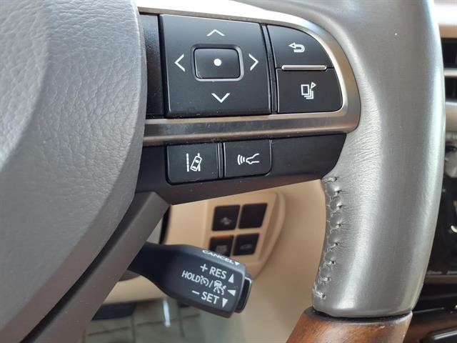 Used 2019 Eminent White Pearl Lexus Three-Row image 30