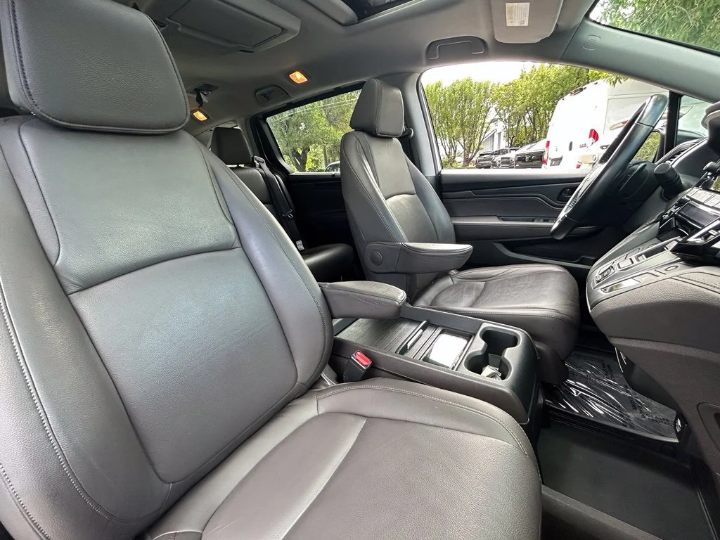 Used 2018 Silver Honda EX-L image 29