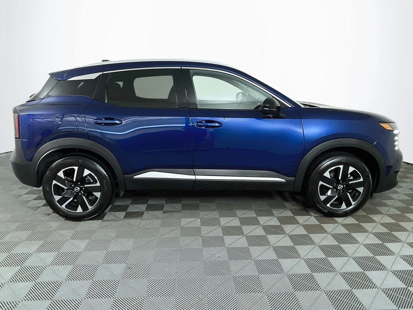 Used 2026 Deep Blue Pearl Nissan SR image 11