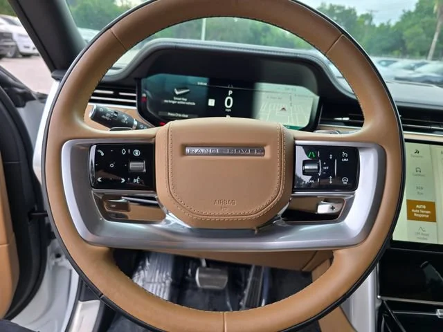Used 2025 Ostuni Pearl Wht Prem Met Land Rover Autobiography image 20