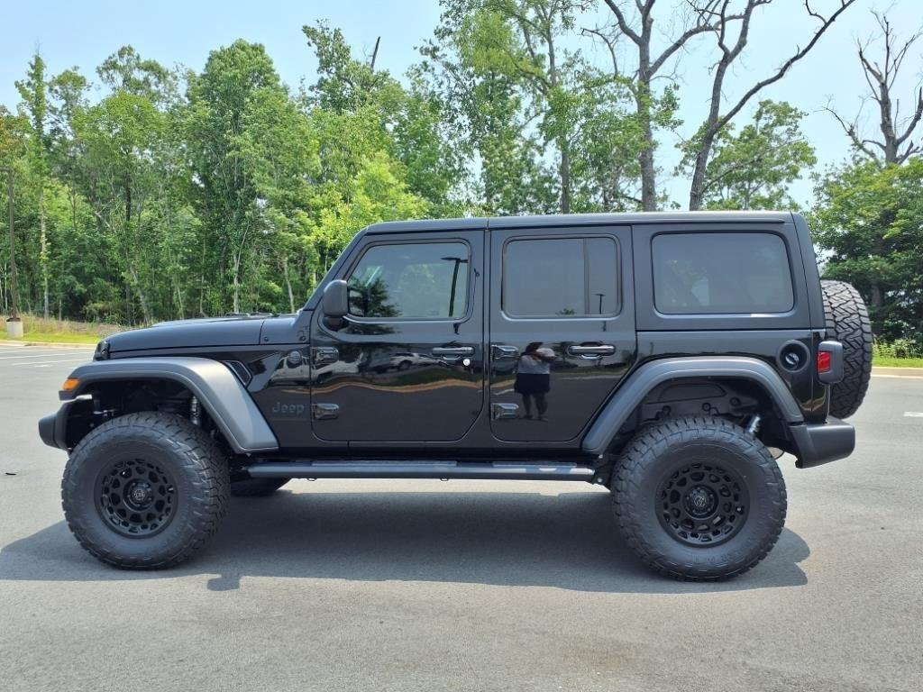Used 2025 Black Clearcoat Jeep Sport S image 16