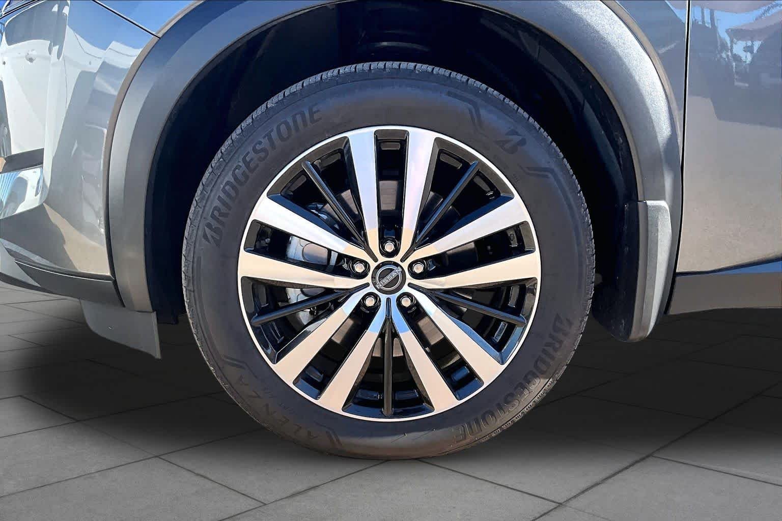 Used 2025 Gun Metallic Nissan Platinum image 11