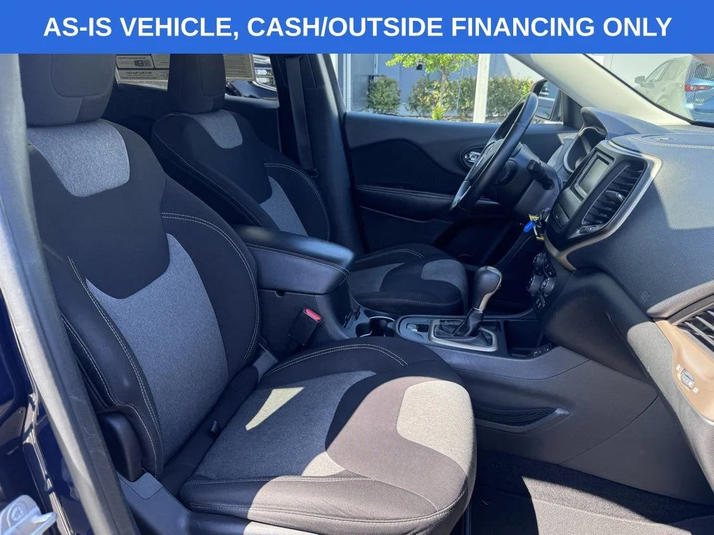 Used 2014 Blue Jeep Latitude image 20