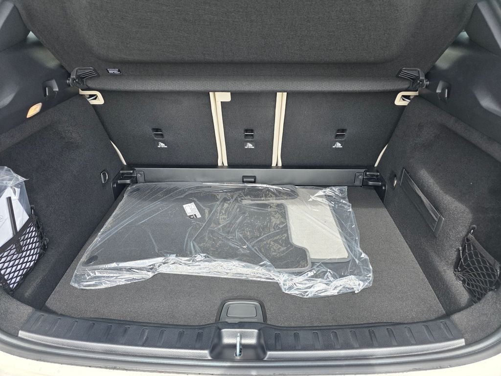 New 2026 Polar White Mercedes-Benz GLA 250 image 30
