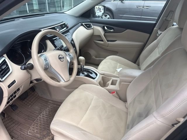Used 2014 Gray Nissan S image 5