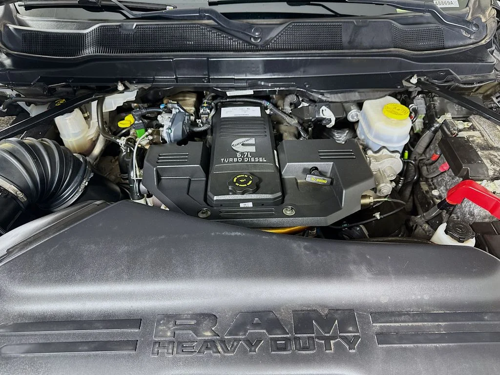 Used 2019 Diamond Black Crystal Pearlcoat Ram Laramie image 32