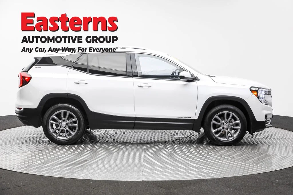 Used 2023 White GMC SLT image 4