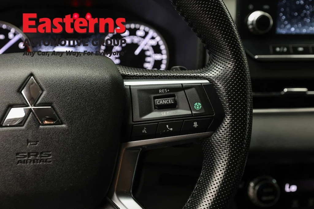 Used 2023 Blue Mitsubishi SE image 16