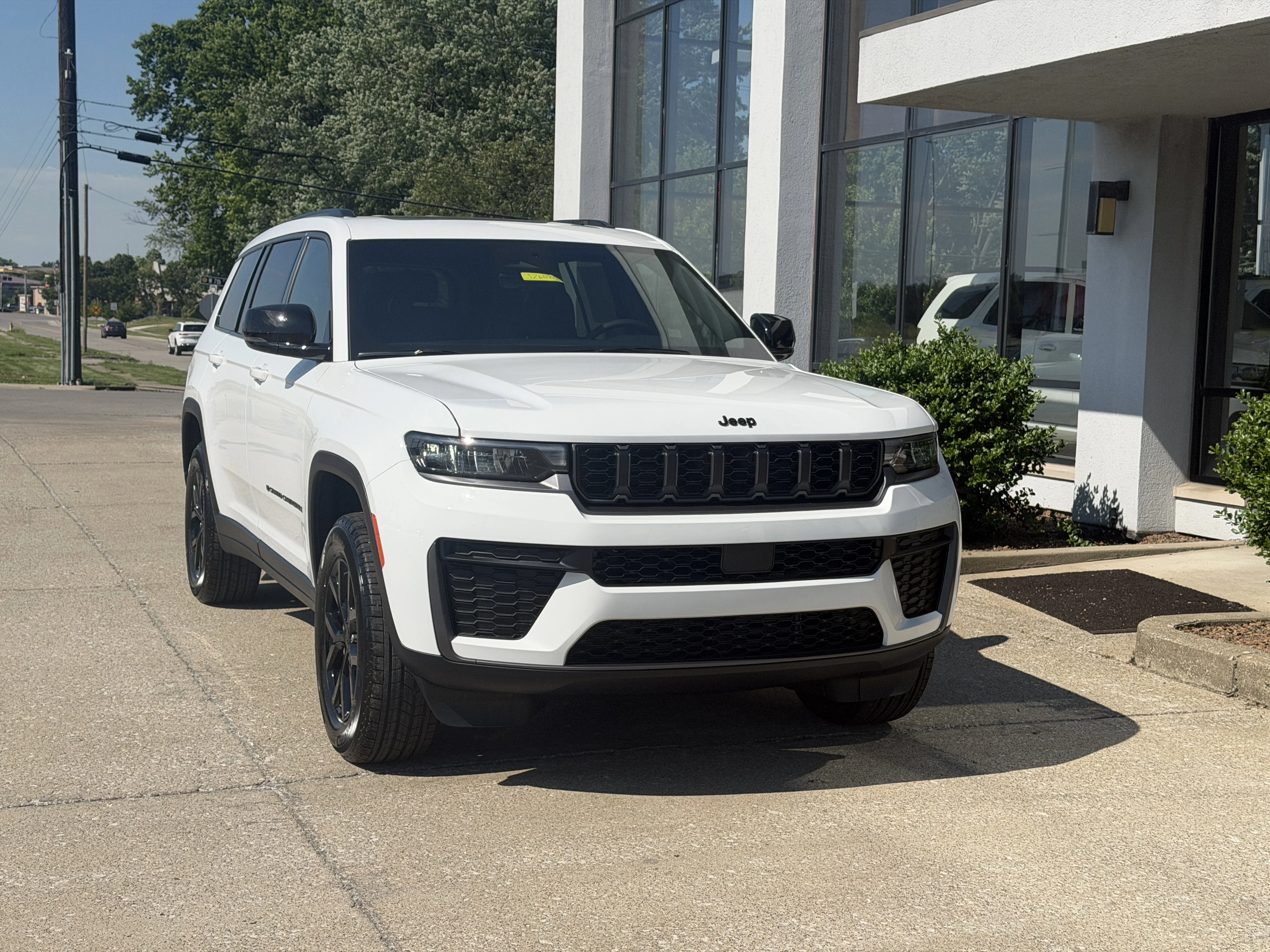 New 2026 Bright White Clear-Coat Exterior Paint Jeep Altitude image 19