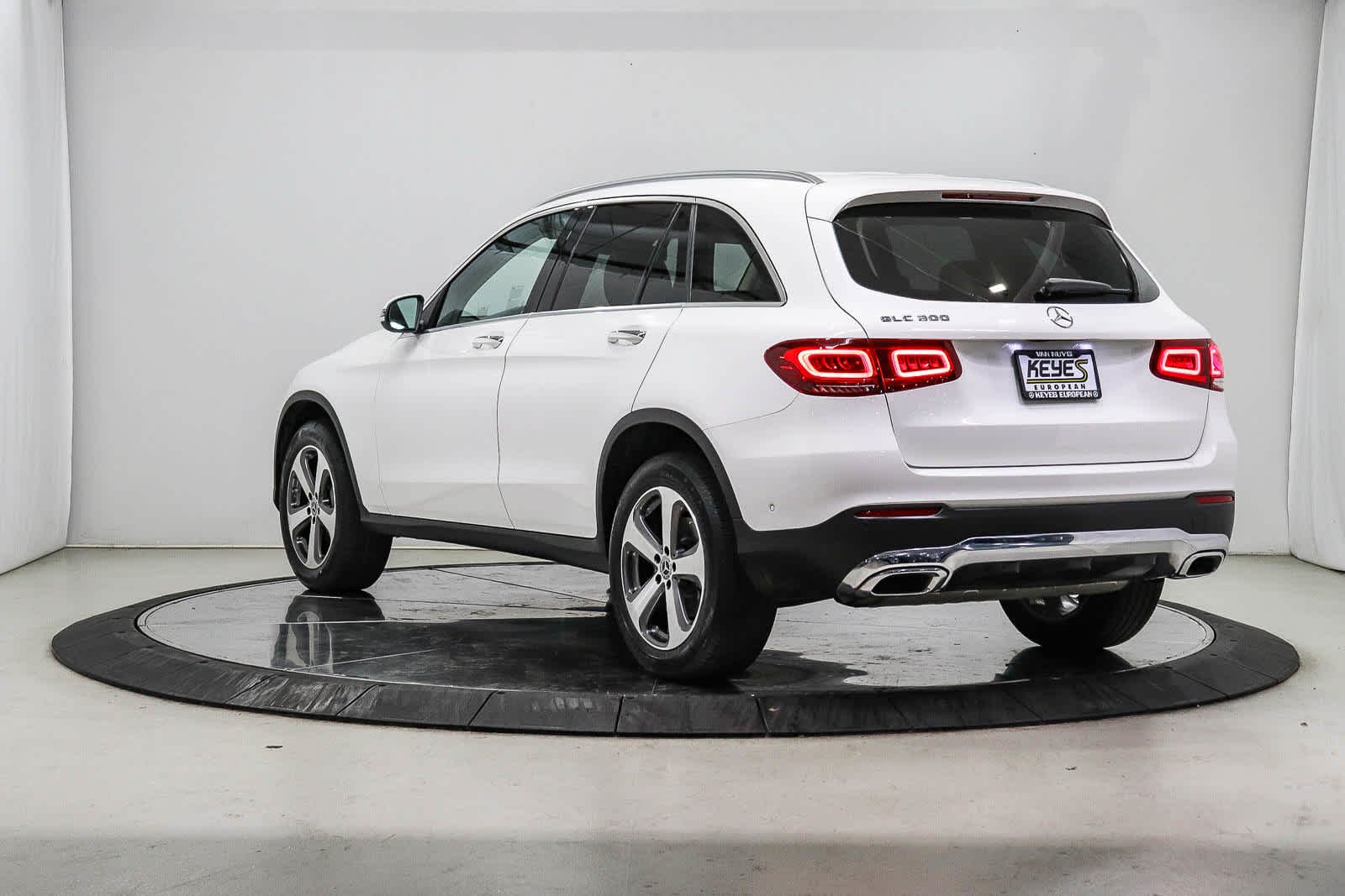 Used 2022 Polar White Mercedes-Benz GLC 300 image 2