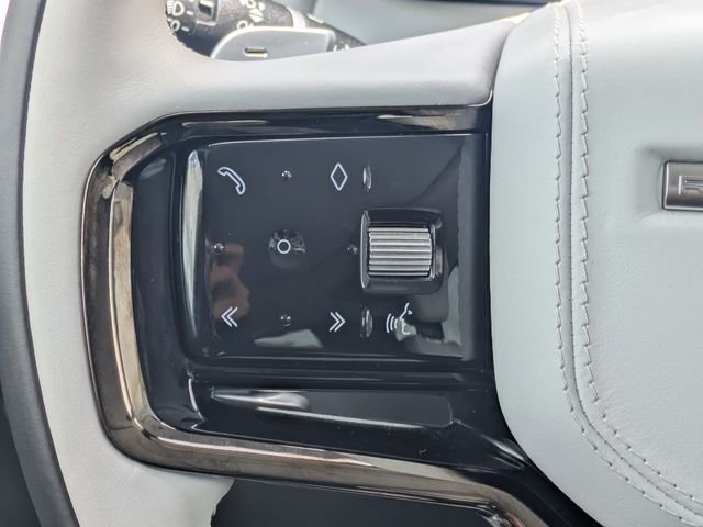 Used 2023 Black Land Rover SE Dynamic image 21