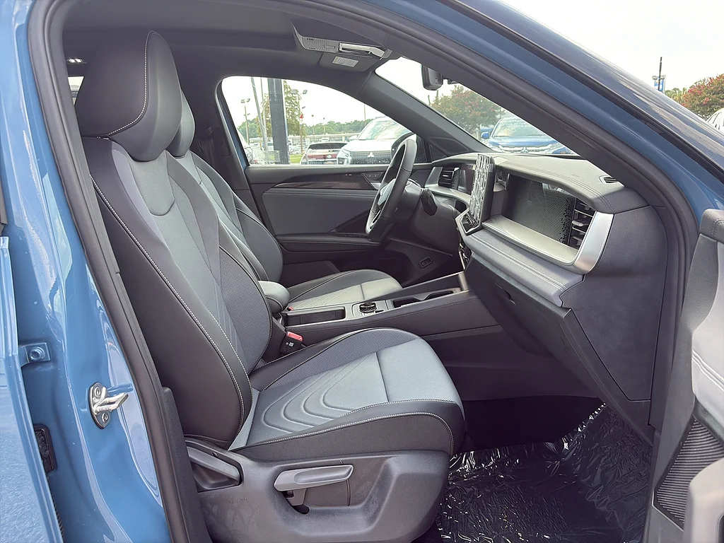 New 2026 Monterey Blue w/ Deep Black Roof Volkswagen SE R-Line Black FWD image 17