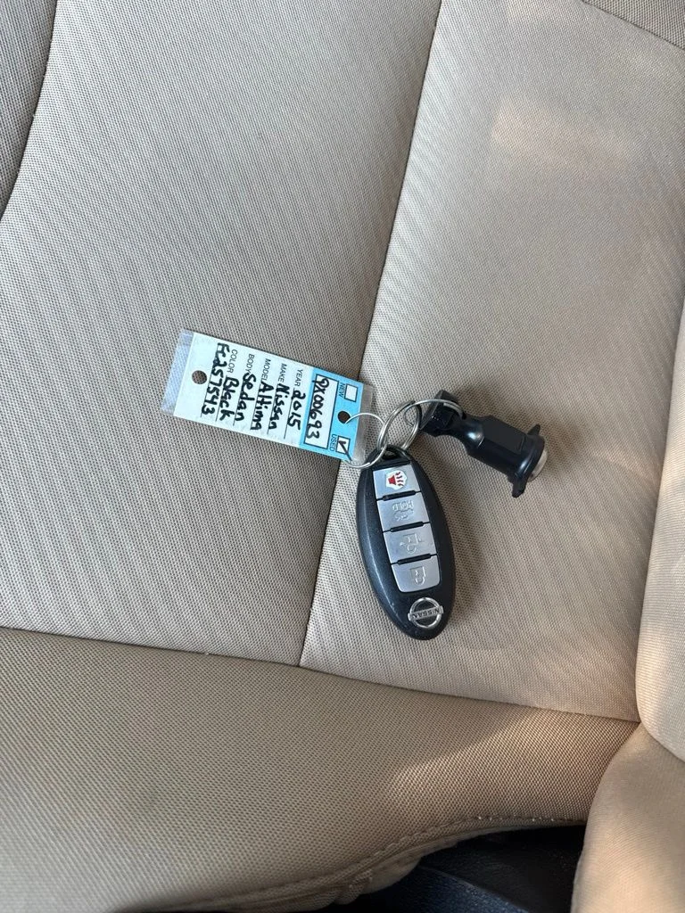 Used 2013 White Hyundai GLS image 33