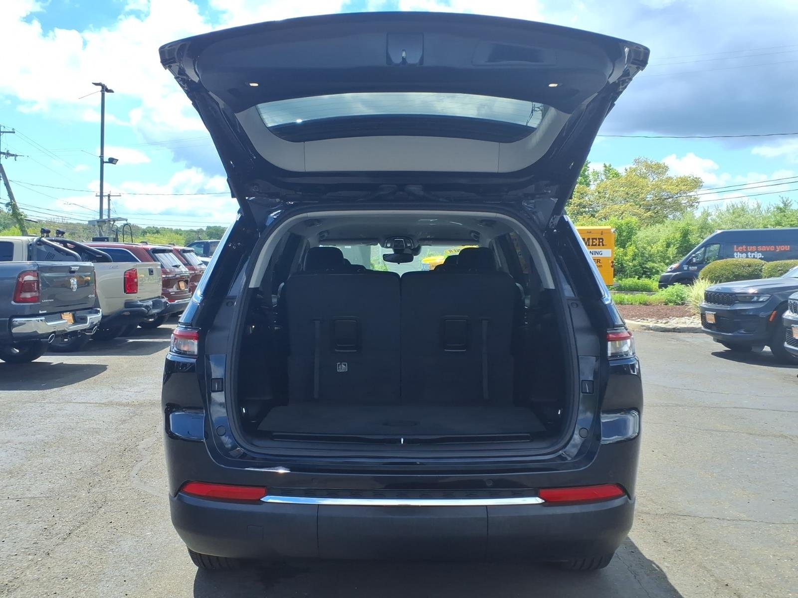 Used 2023 Blue Jeep Limited image 7