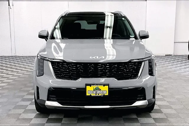 Used 2025 Wolf Gray Kia EX image 4
