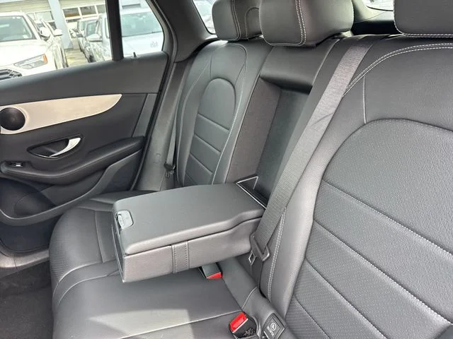 Used 2021  Mercedes-Benz GLC 300 image 25