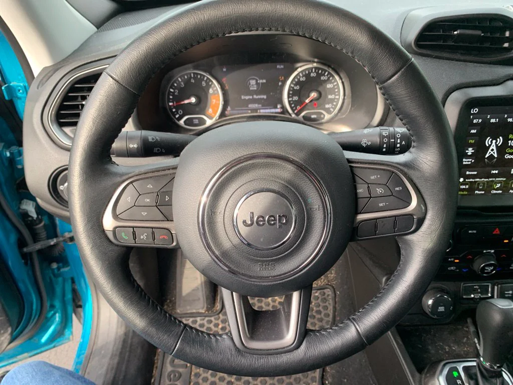 Used 2022 Bikini Metallic Clearcoat Jeep Latitude image 12