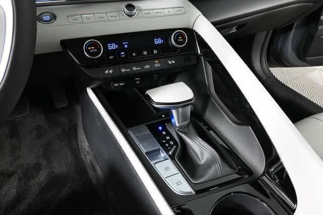 2025 Hyundai Elantra Limited - Photo 51