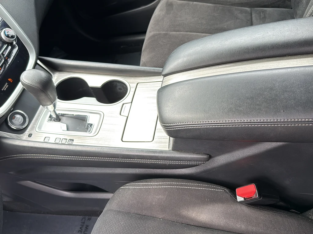 Used 2015 Orange Nissan S image 18