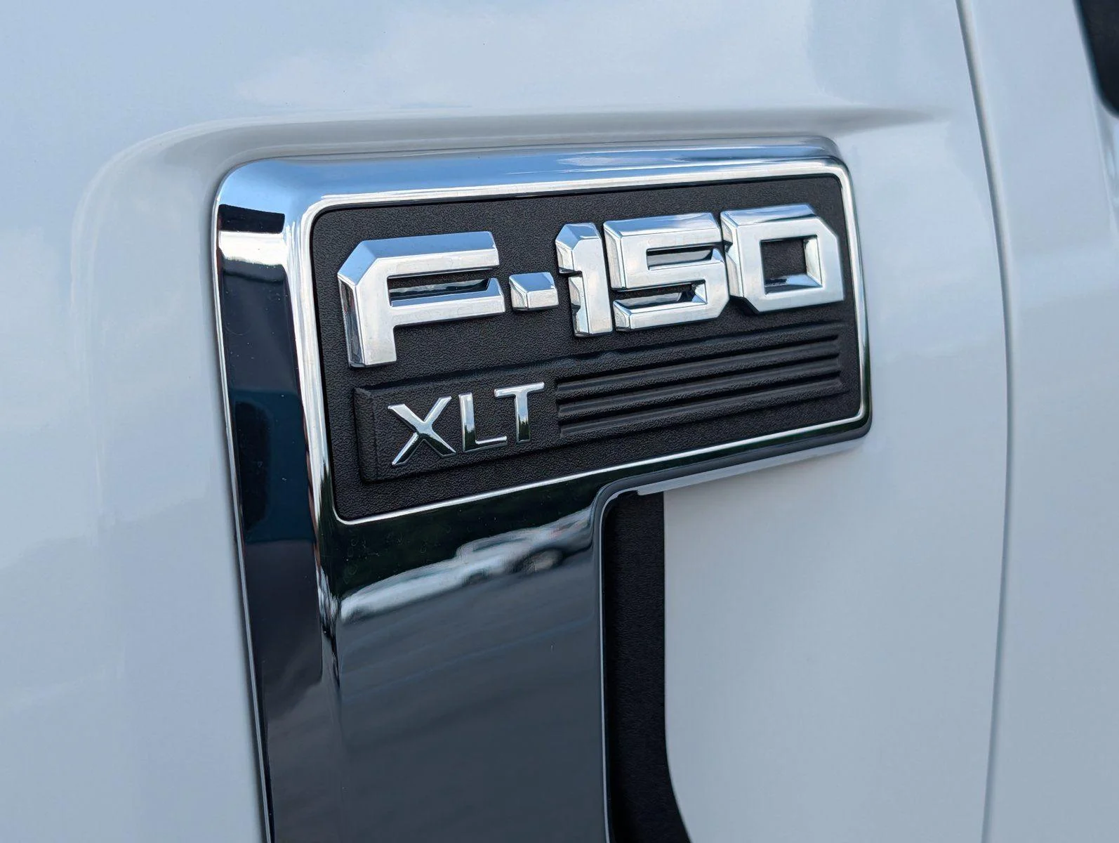 Used 2025 Oxford White Ford XLT image 35