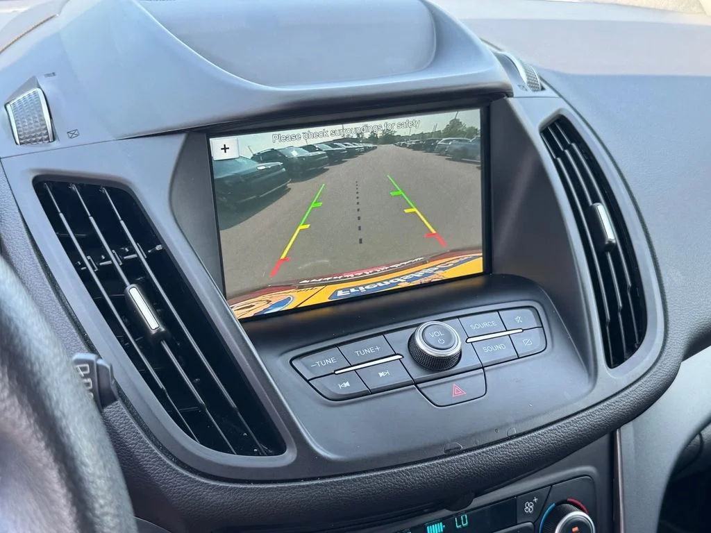 Used 2019 Red Ford SE image 26