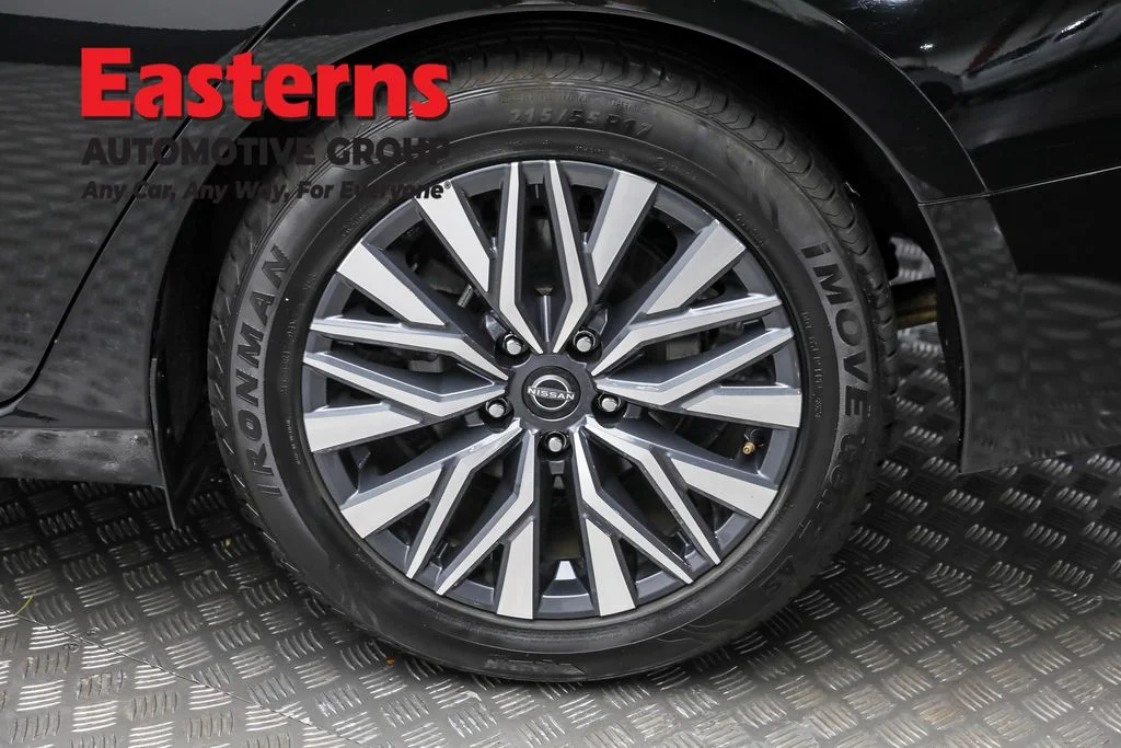 Used 2024 Black Nissan 2.5 SV image 8