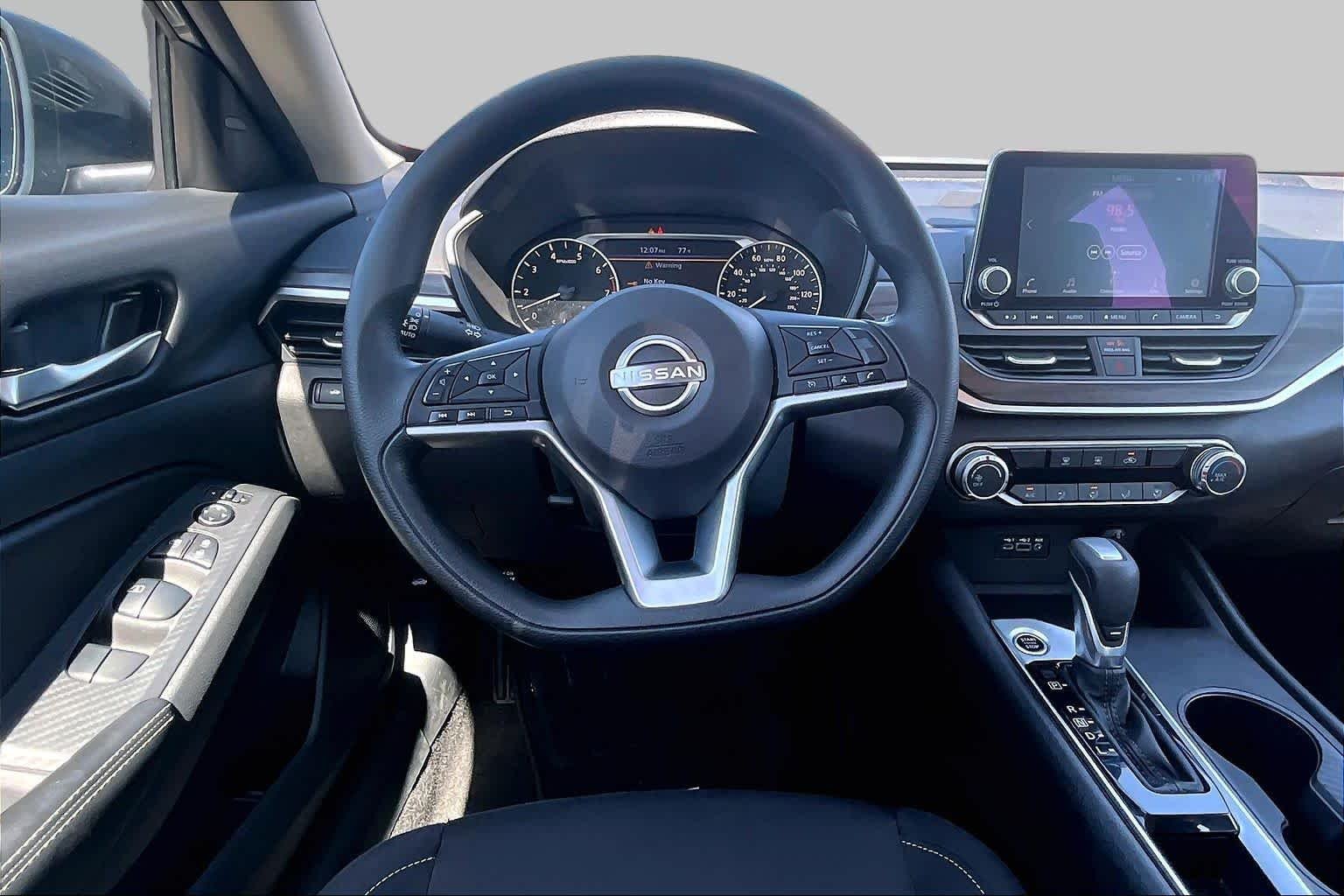 2025 Nissan Altima SV - Photo 6