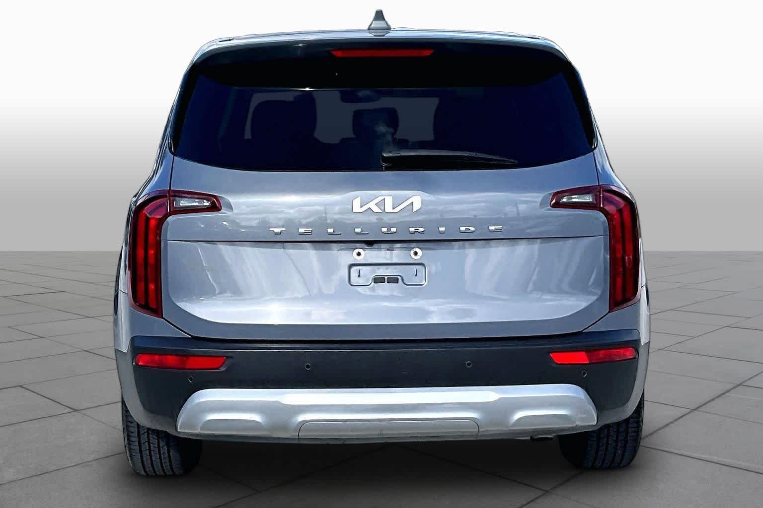 Used 2022 Everlasting Silver Kia LX image 5
