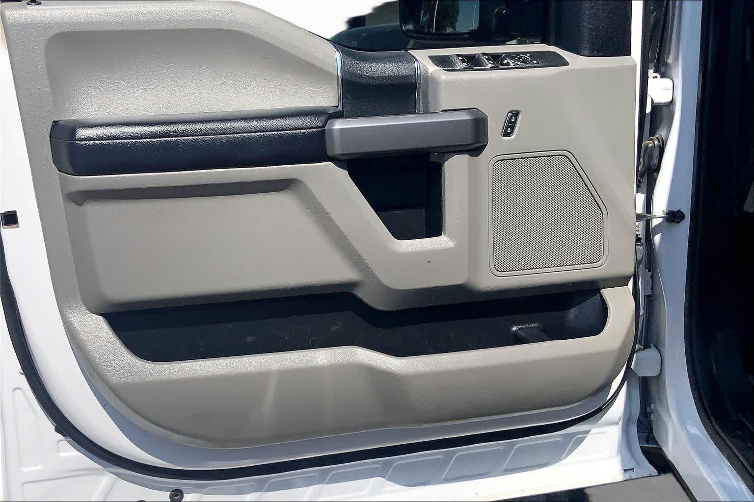 Used 2021 Oxford White Ford XLT image 22