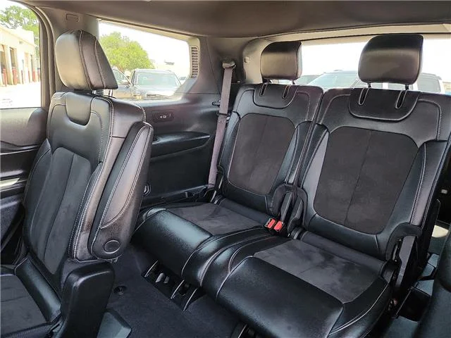 Used 2023 White Jeep Altitude 4x4 image 9