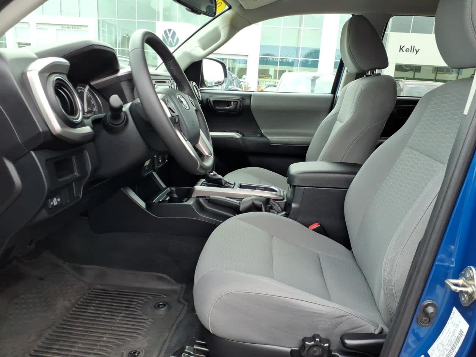 Used 2017 Blazing Blue Pearl Toyota SR5 image 10