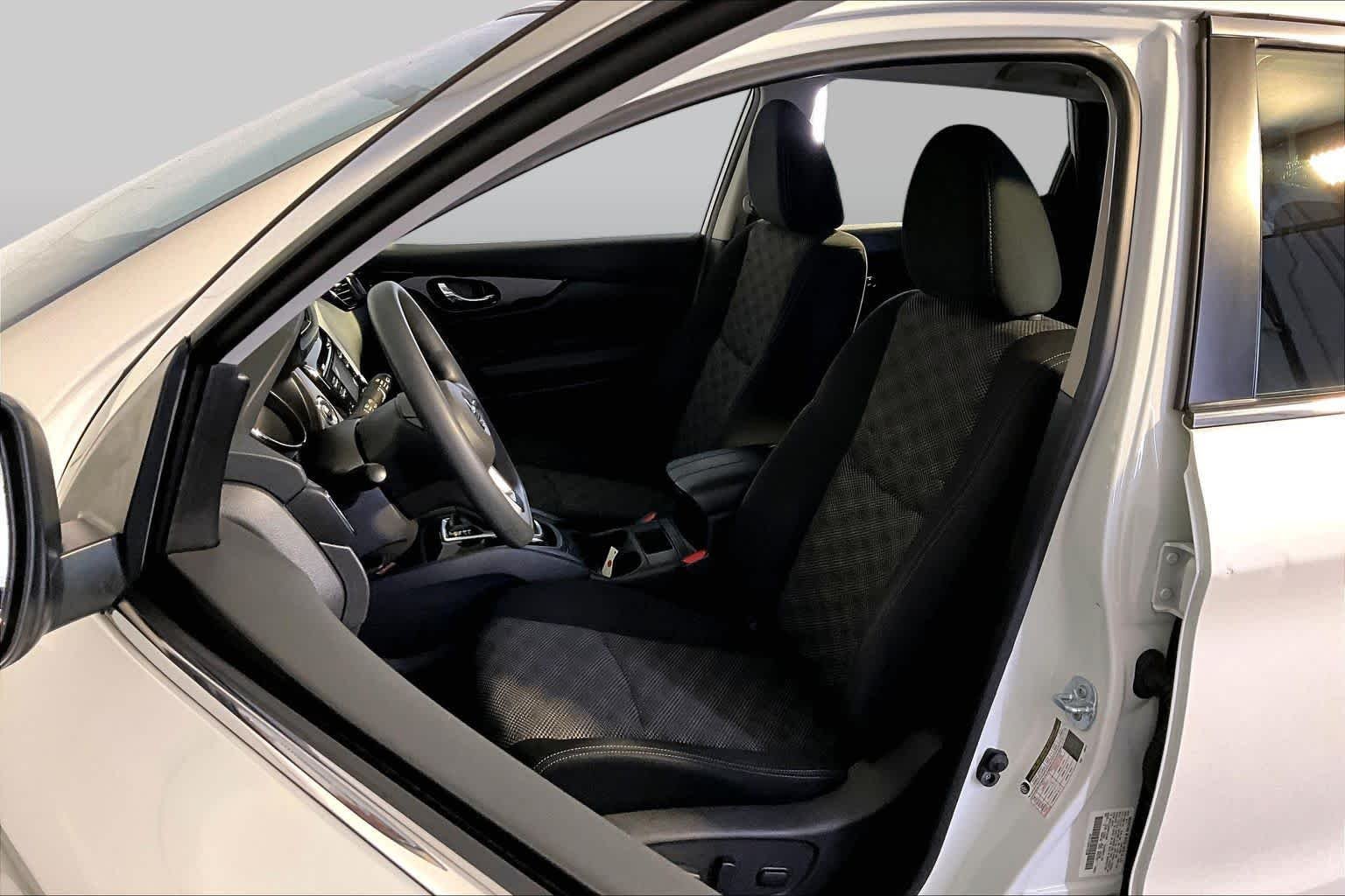 Used 2017 Pearl White Nissan SV image 9