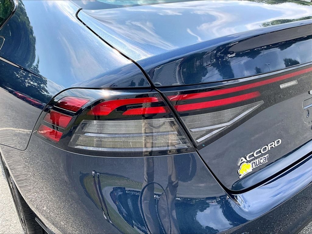 Used 2025 Blue Honda SE image 33