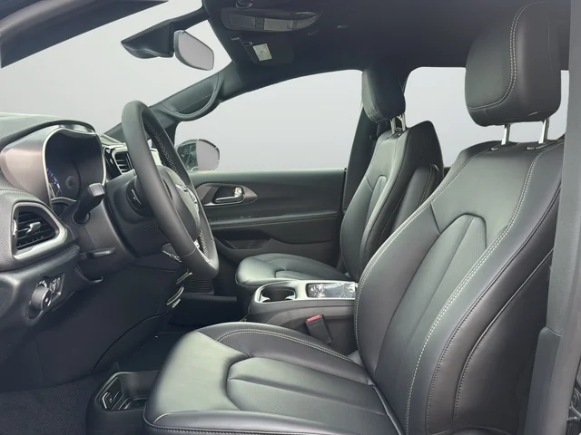 2026 Chrysler Pacifica Select - Photo 10