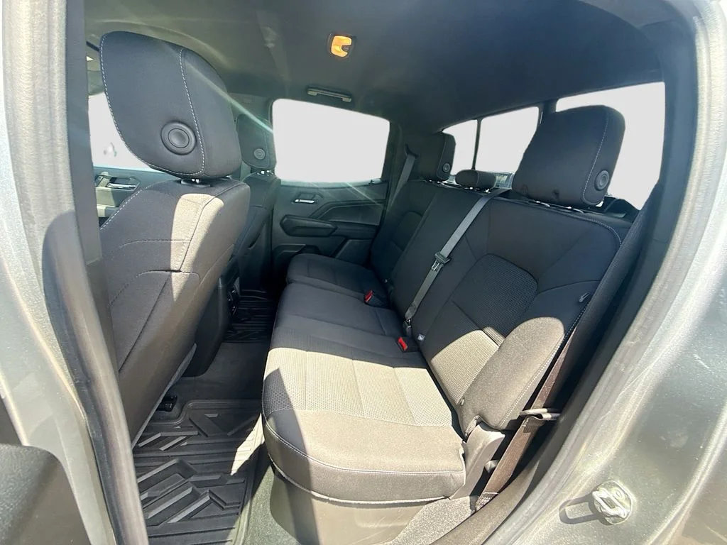 Used 2023 Silver GMC Elevation image 27