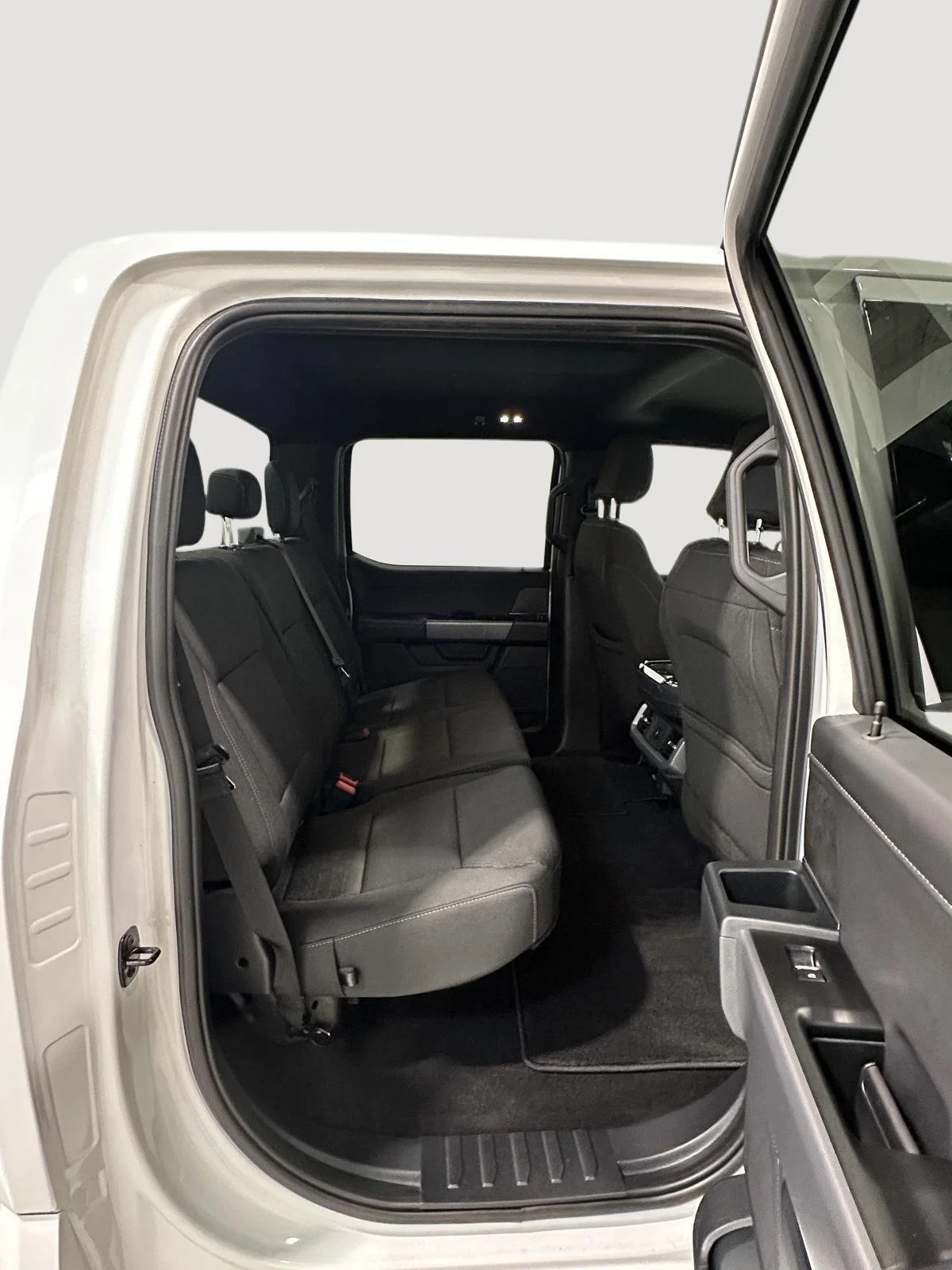 Used 2025 Oxford White Ford XLT image 23