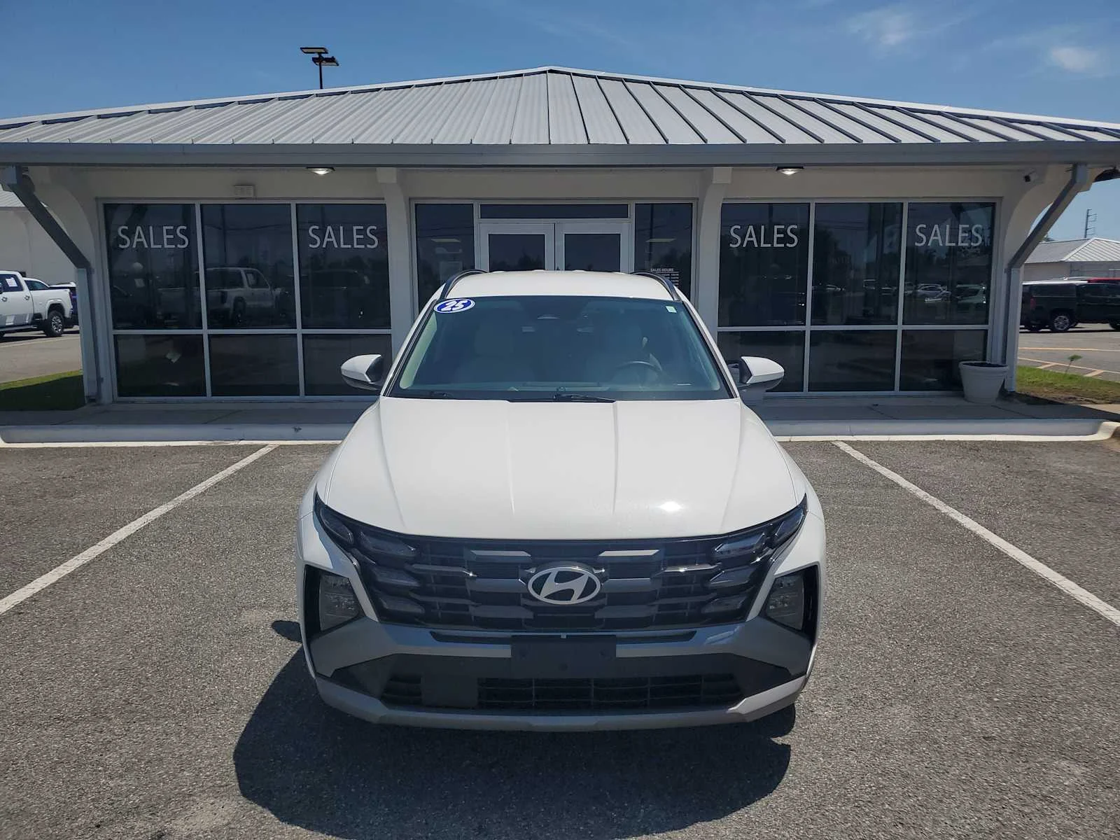 Used 2025 White Hyundai SEL image 9
