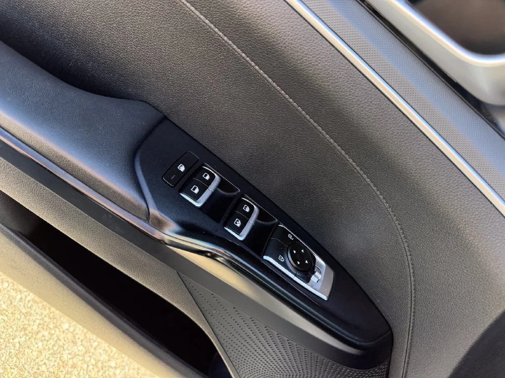 Used 2022 White Kia GT-Line image 6