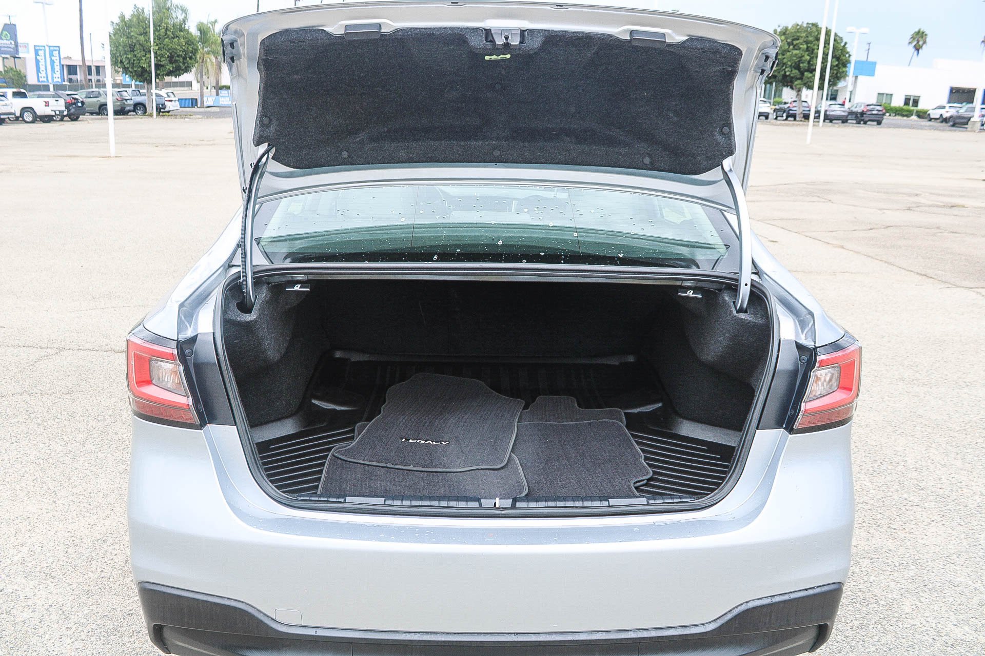 Used 2023 Ice Silver Metallic Subaru Premium image 26