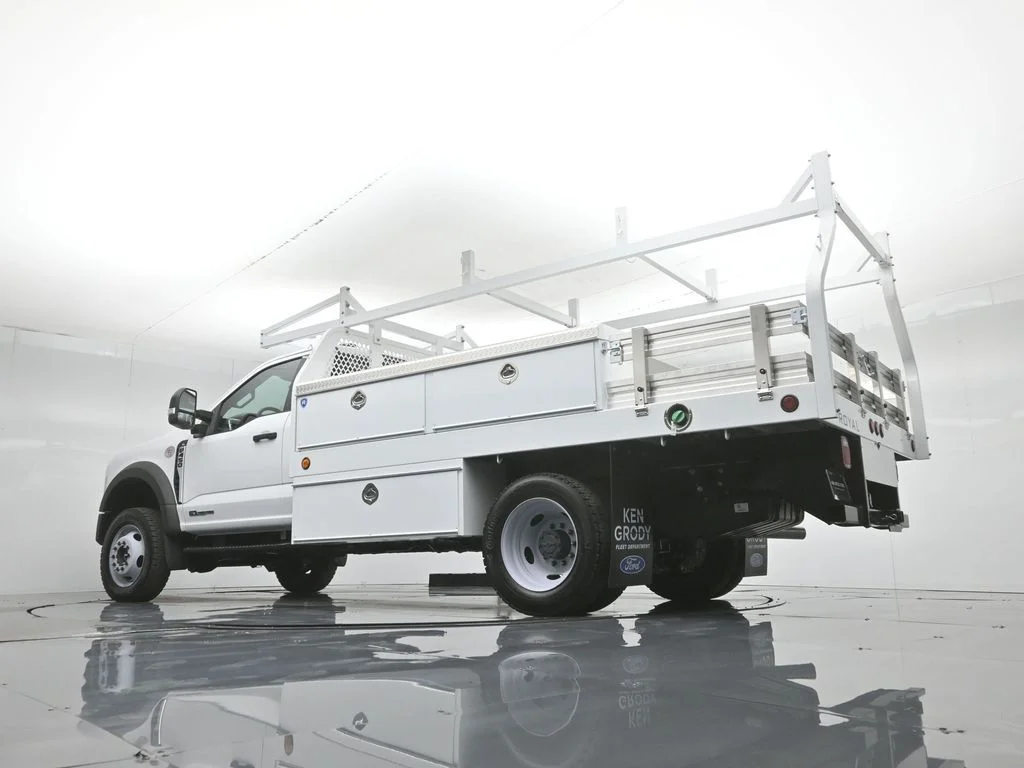 New 2025 Oxford White Ford XL image 3