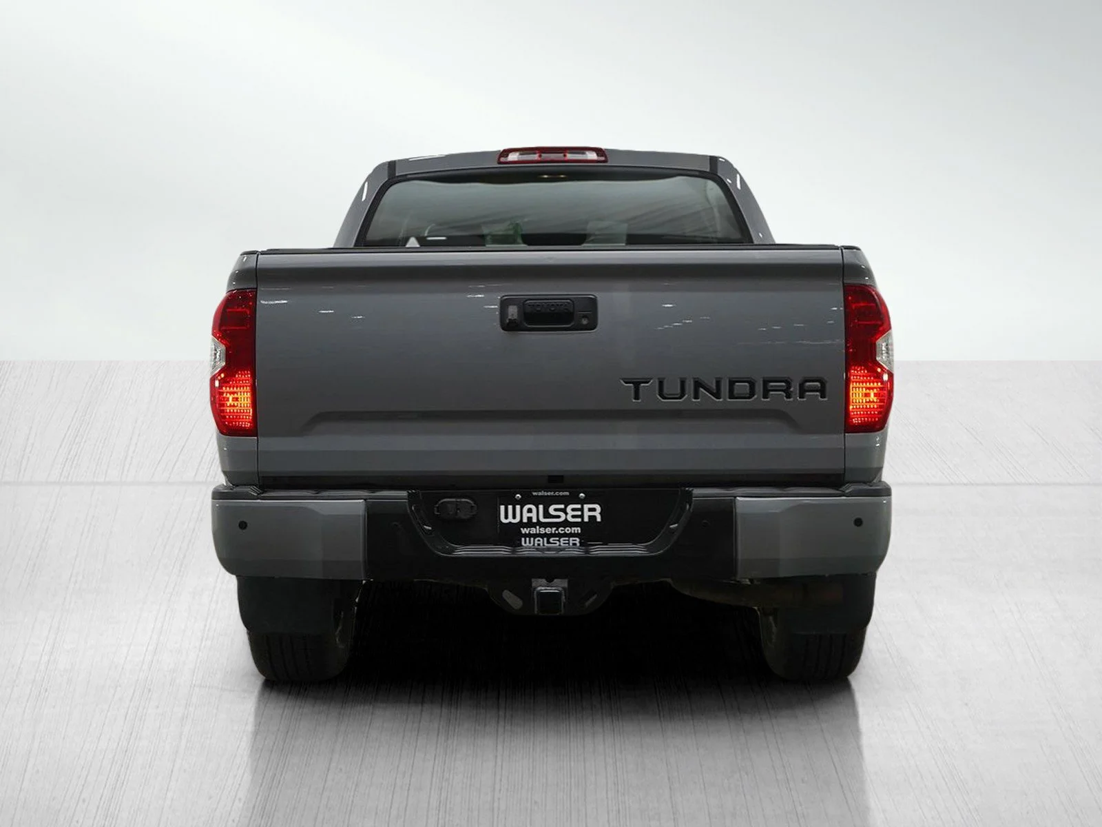 Used 2018 Cement Toyota SR5 image 4