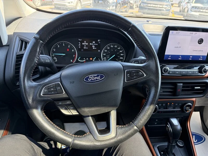 Used 2021 Red Ford SE image 12