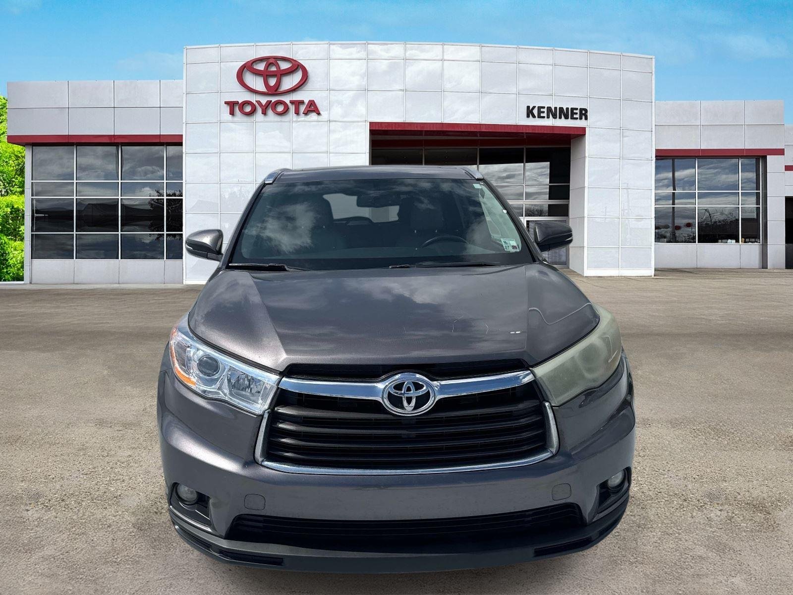 Used 2015 Predawn Gray Mica Toyota XLE image 1